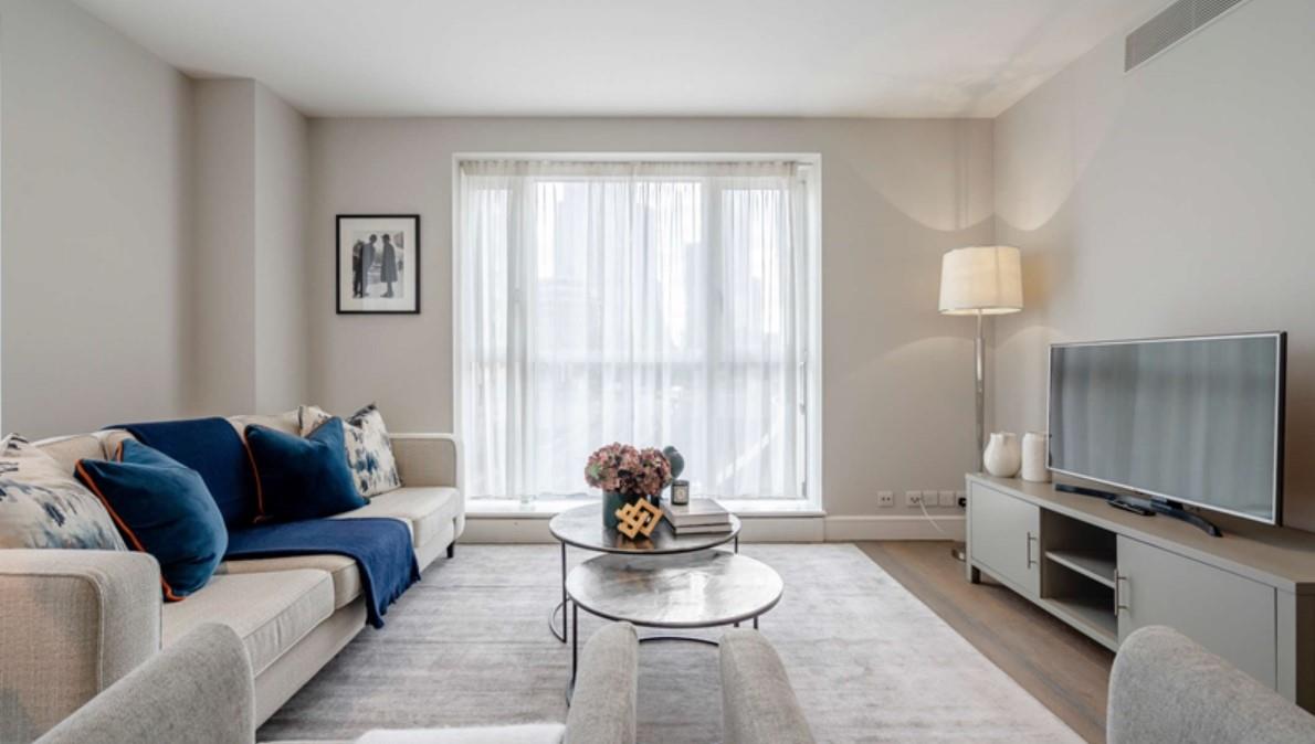 Flat Westferry Circus in Greater London