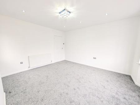 House Greenfield Avenue in Kettering