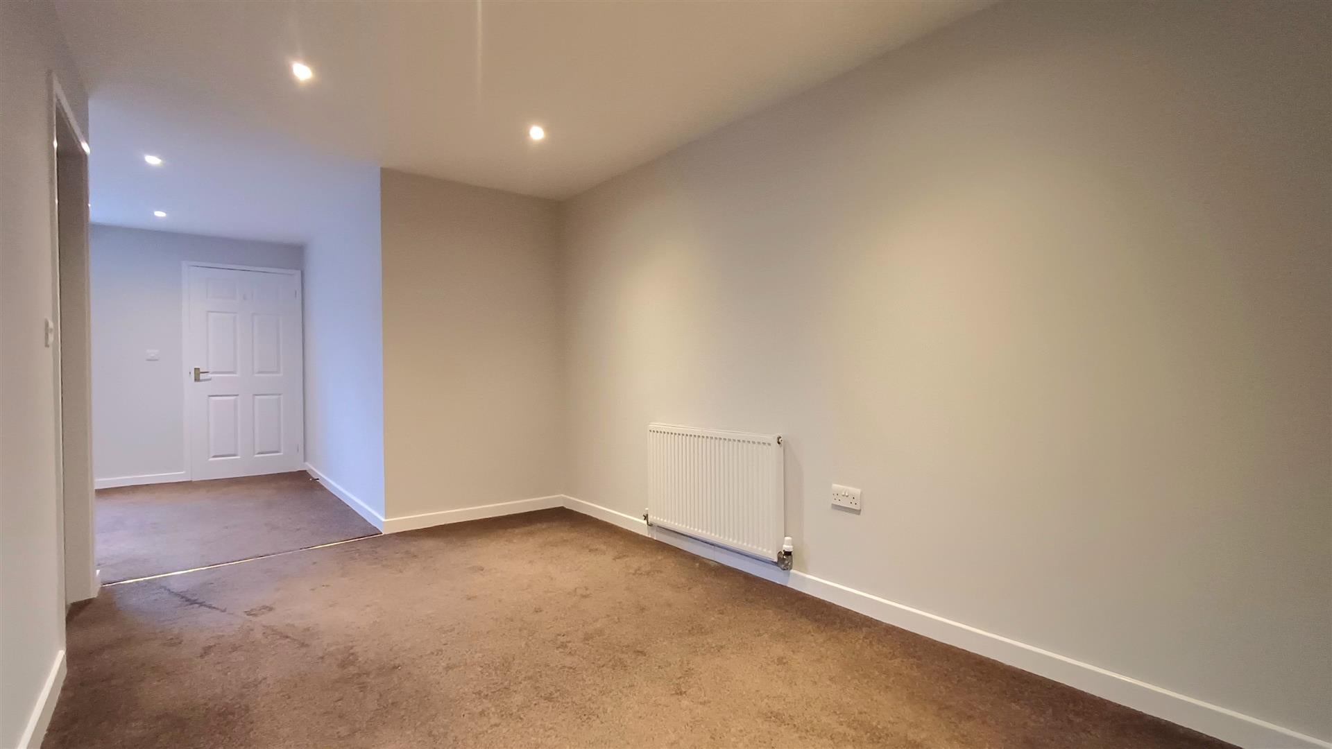 Flat Poplar Road in Greater London