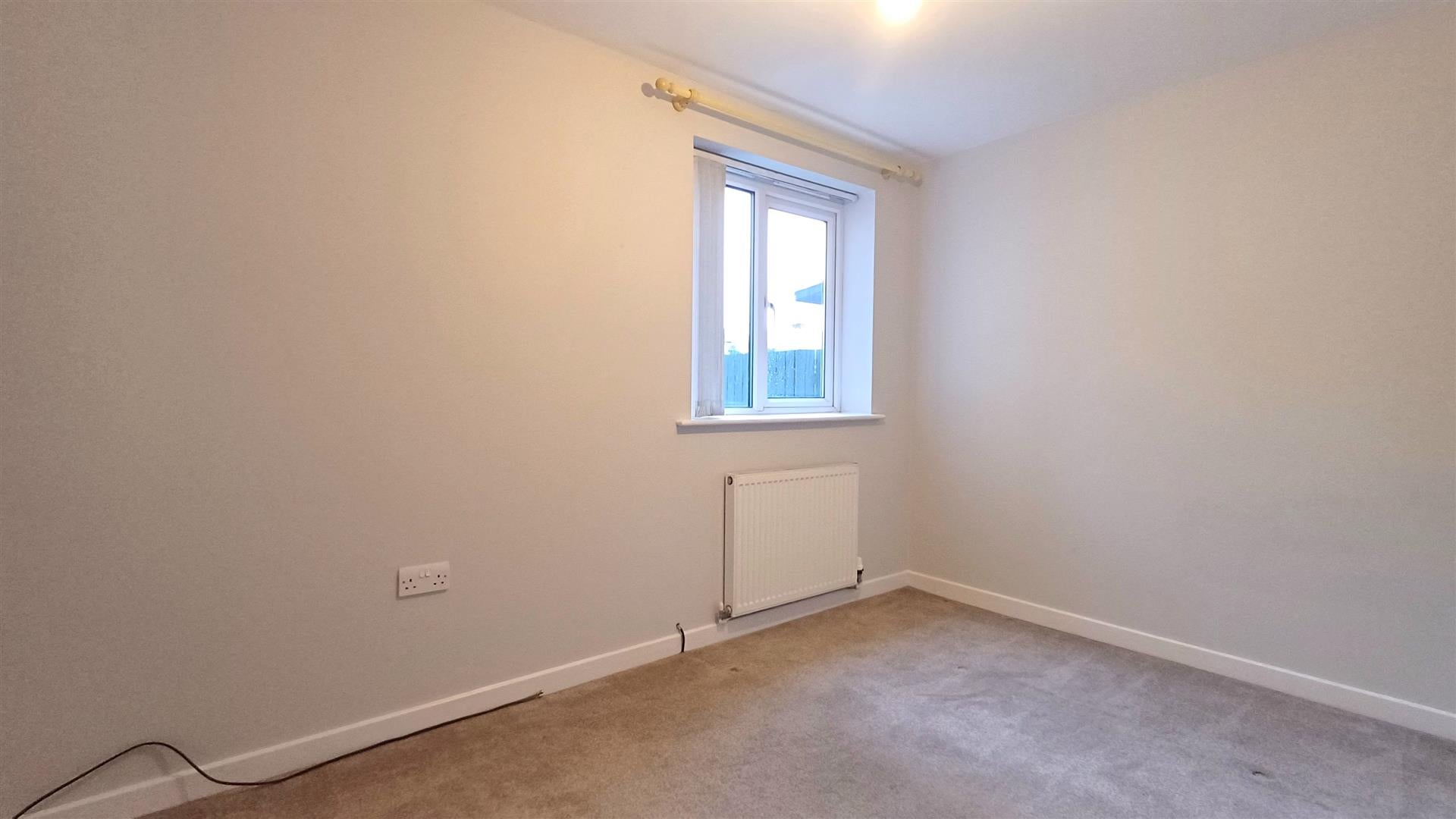 Flat Poplar Road in Greater London