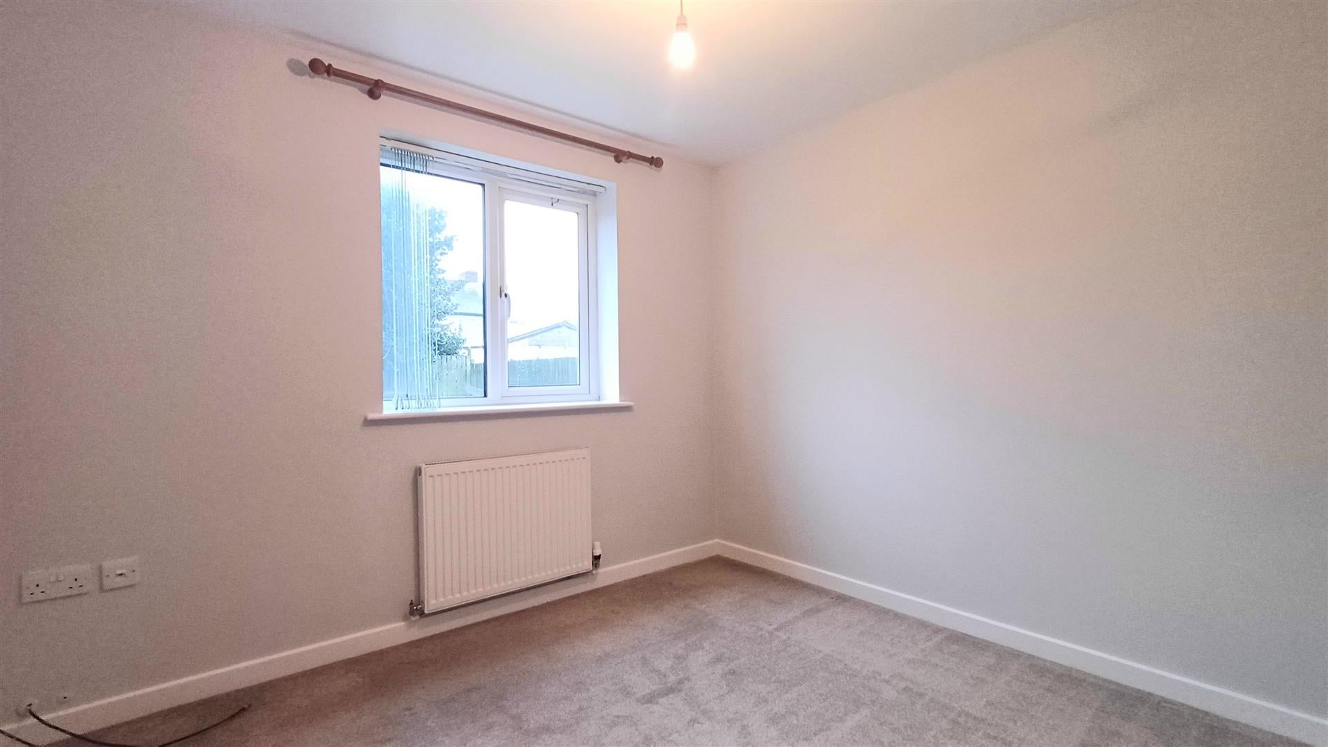 Flat Poplar Road in Greater London