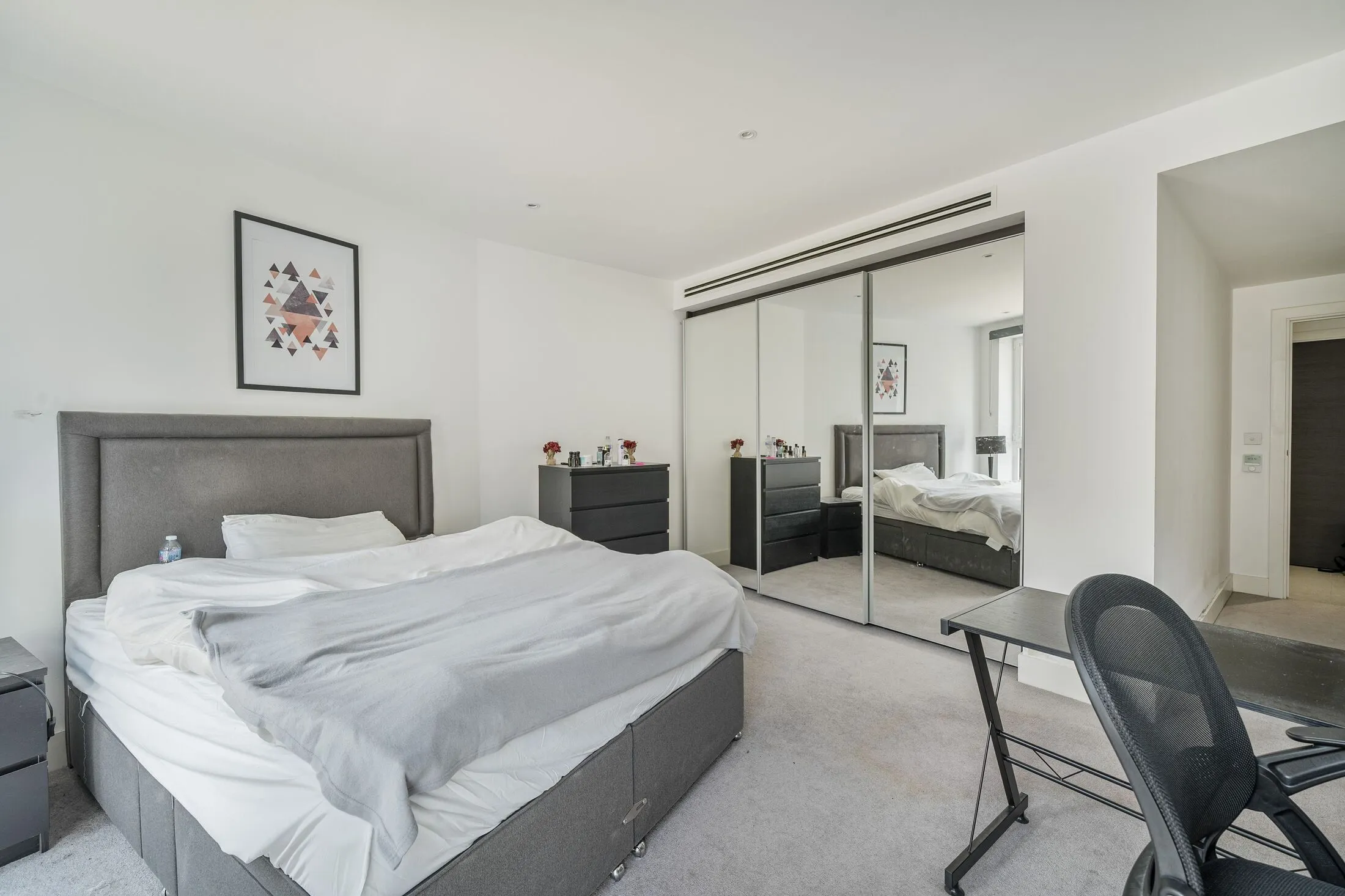Flat Milcote Street in Greater London