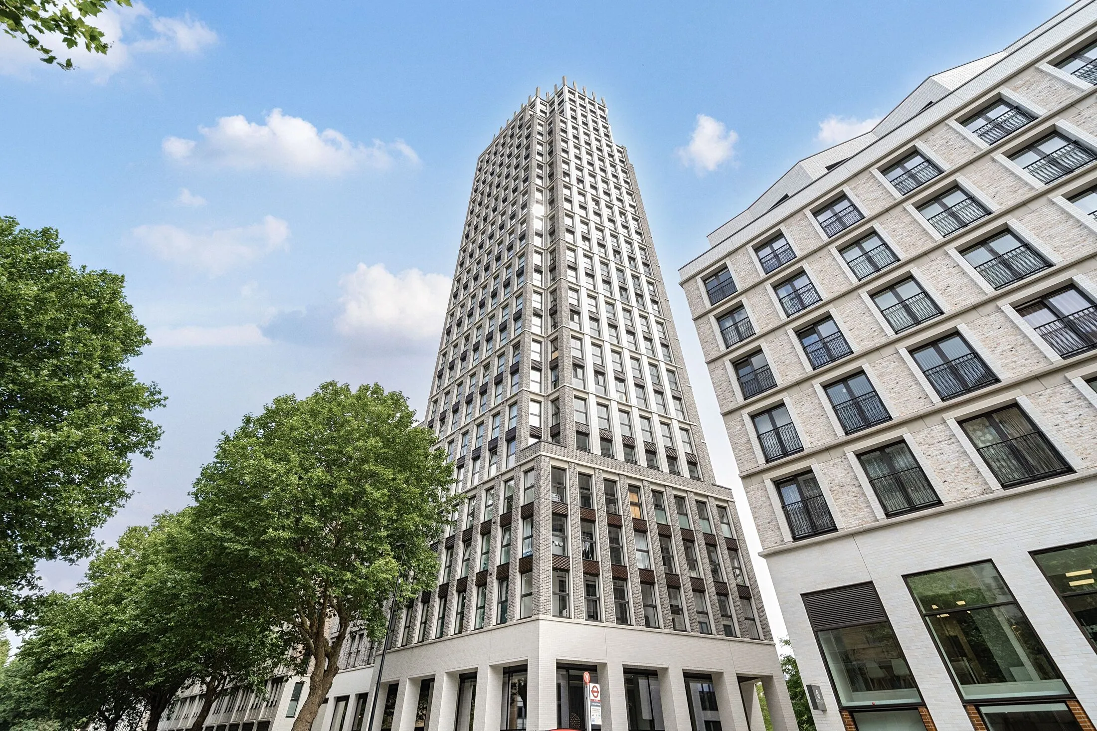 Flat Milcote Street in Greater London