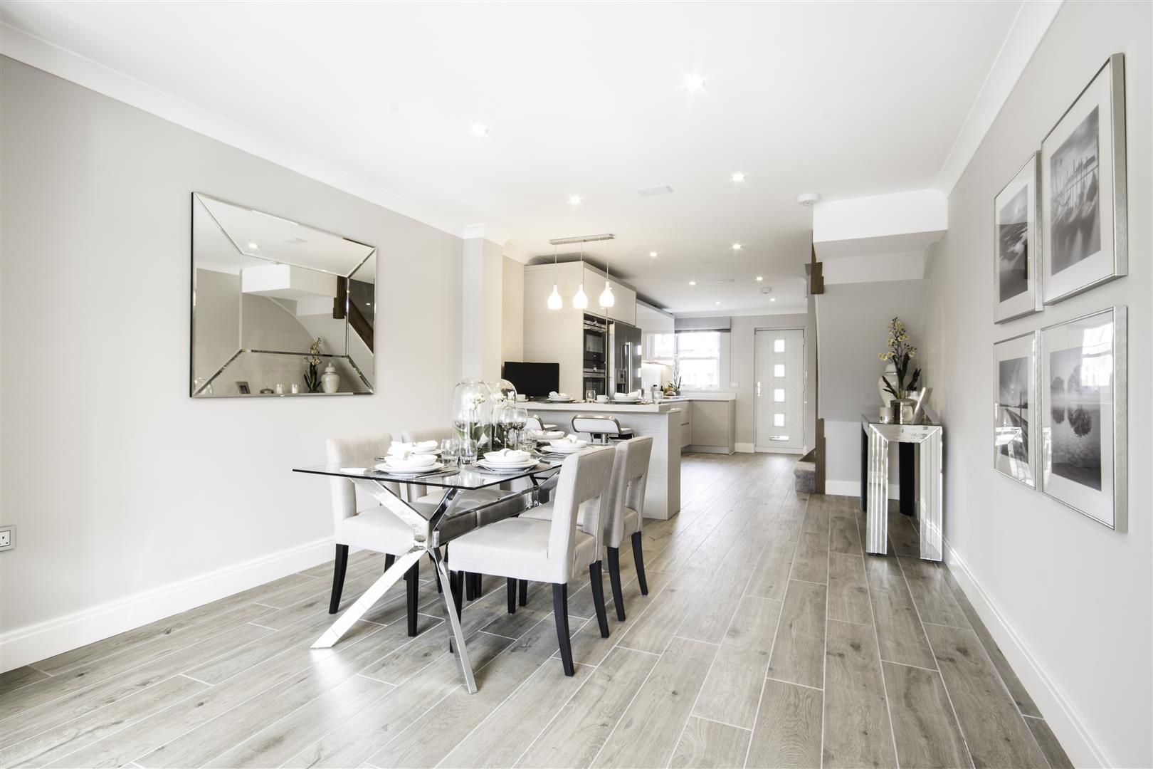 House Hersham Road in Elmbridge