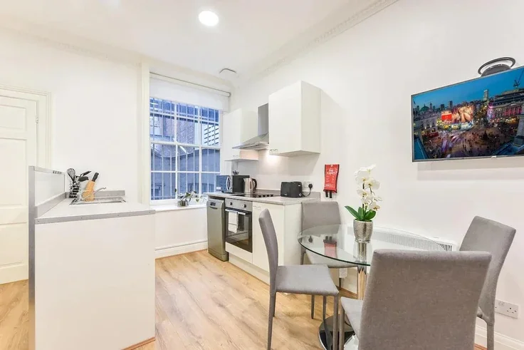 Flat Duke Street St James's in City of Westminster