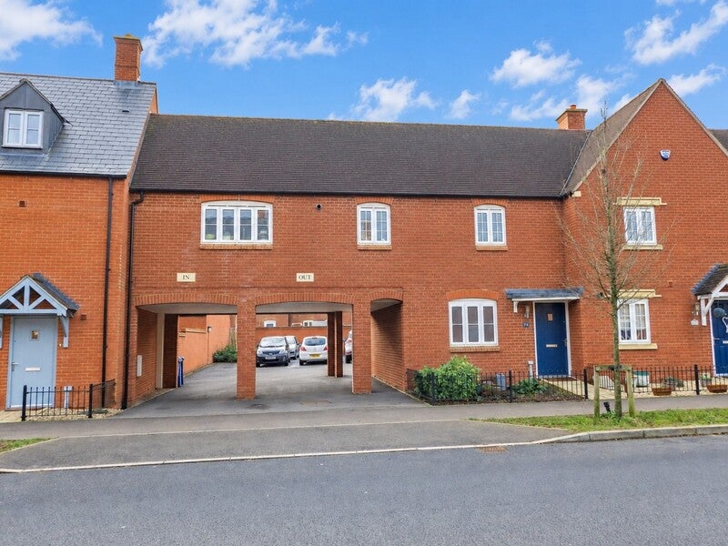 House Poppyfields Way in Brackley
