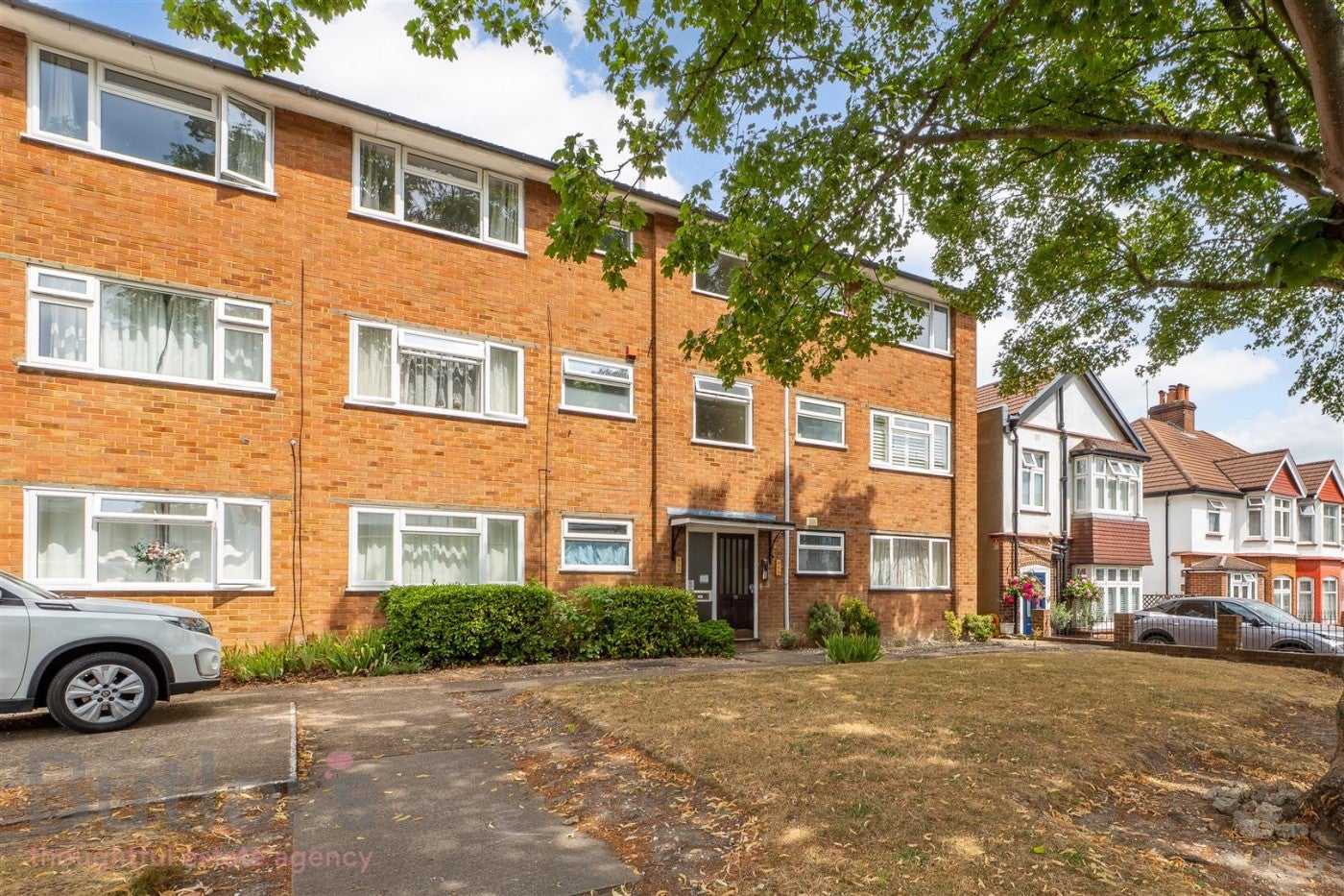 Flat Carshalton Road in Greater London