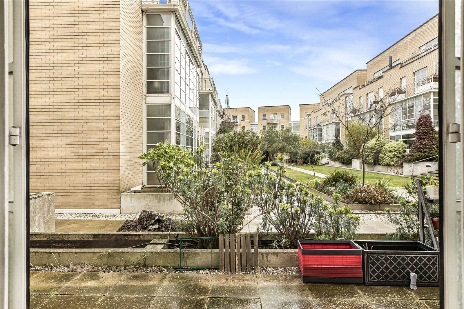 Flat Shoulder of Mutton Alley in Greater London