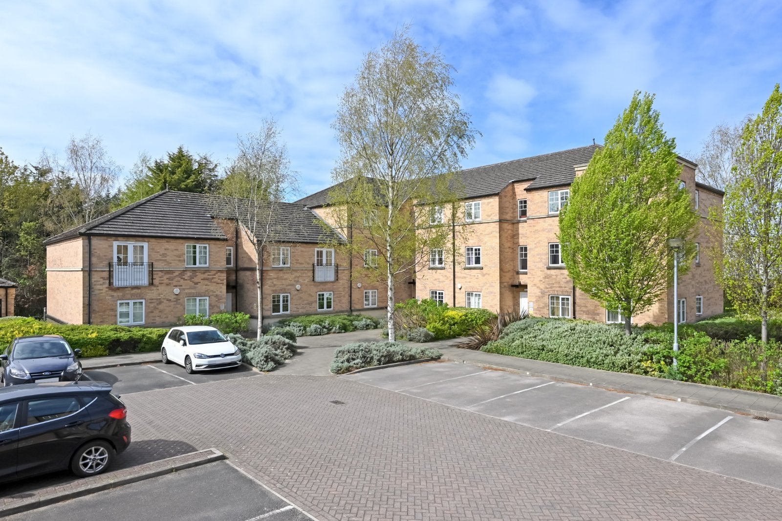 Flat Birch Close in Huntington