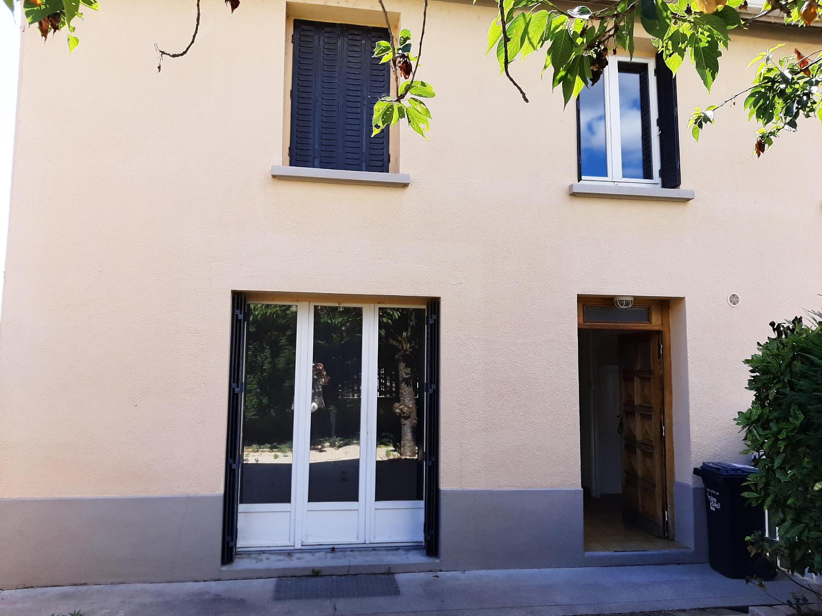 Maison Route de Saint-Étienne-le-Molard à Montverdun