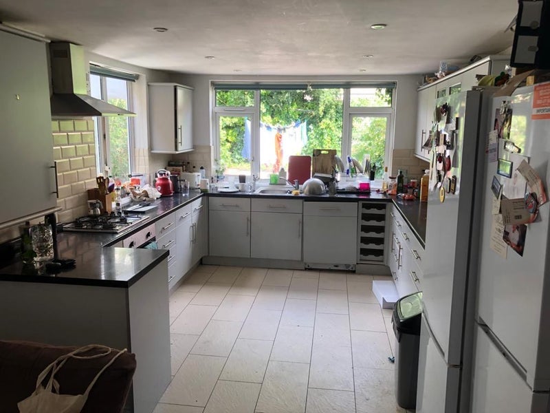 Room Valmar Road in Greater London