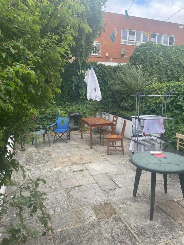Room Valmar Road in Greater London