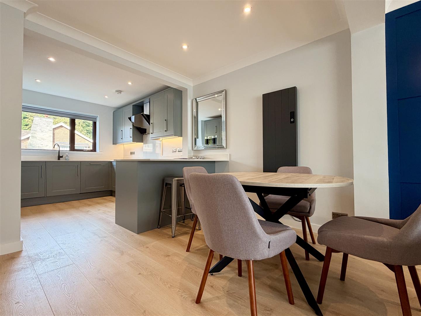 Flat Montrose Court in City of Westminster