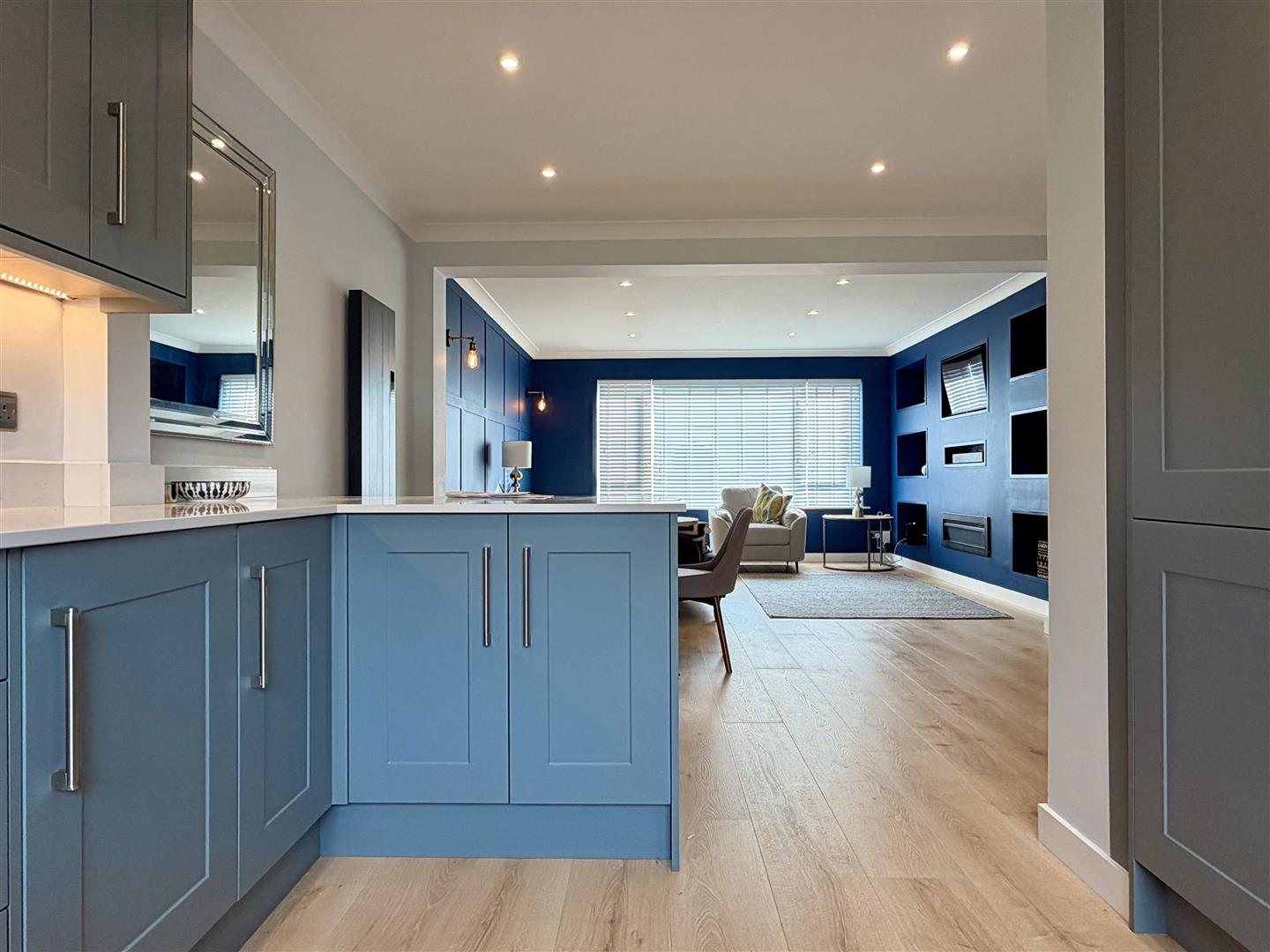 Flat Montrose Court in City of Westminster