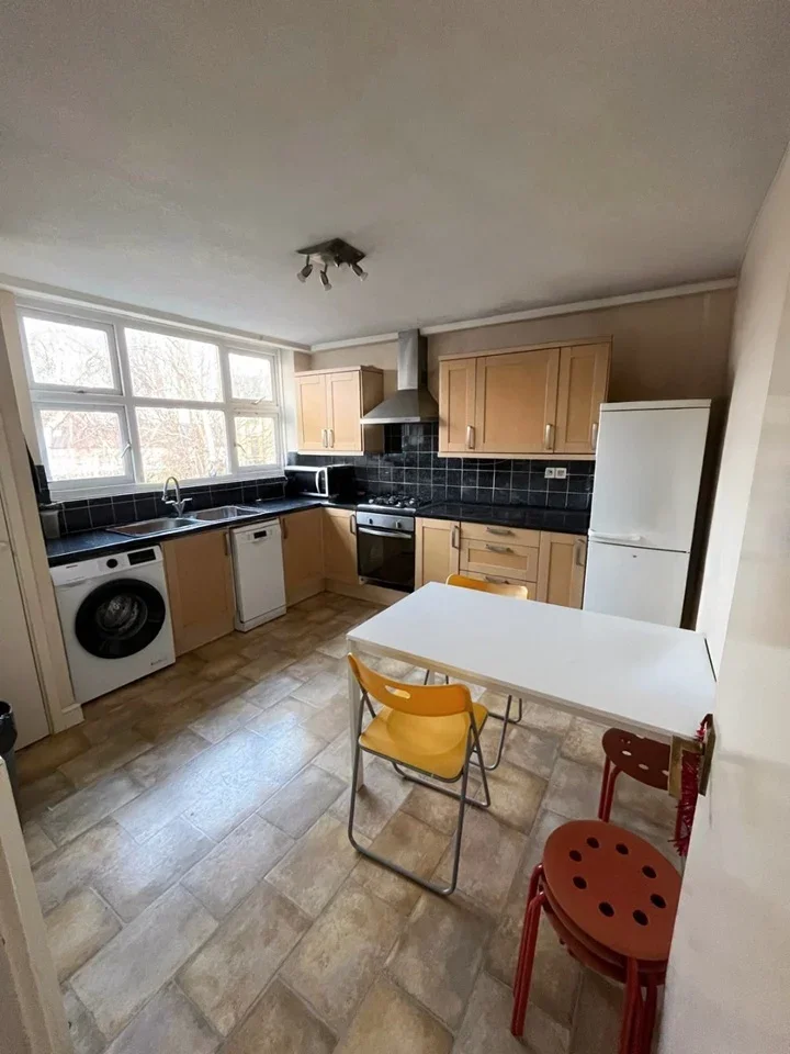 Room Wayford Street in Greater London