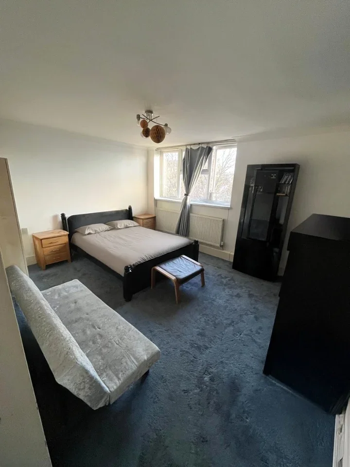 Room Wayford Street in Greater London