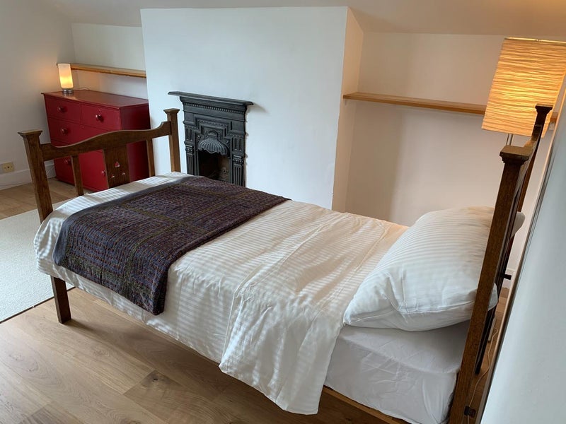 Room Ravenslea Road in Greater London