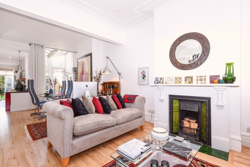 Room Ravenslea Road in Greater London
