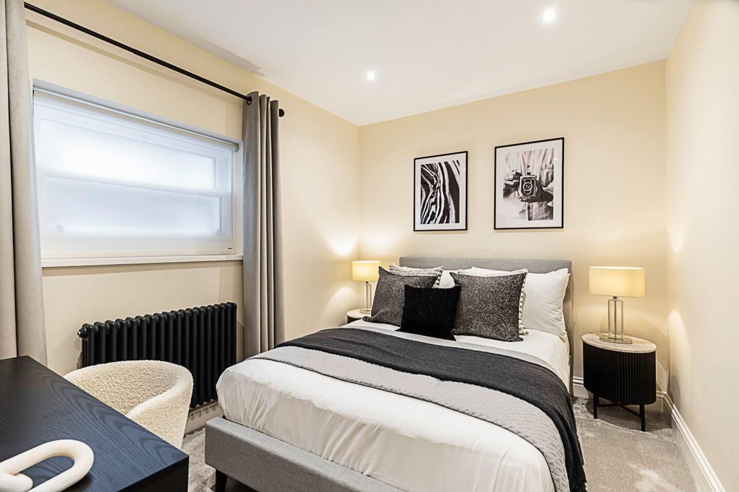 Flat Spear Mews in Greater London