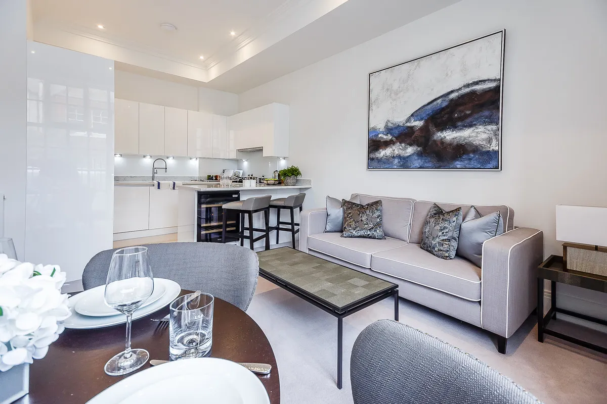 Flat Crabtree Lane in Greater London