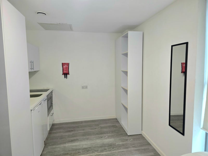 Room Lionel Road North in Greater London