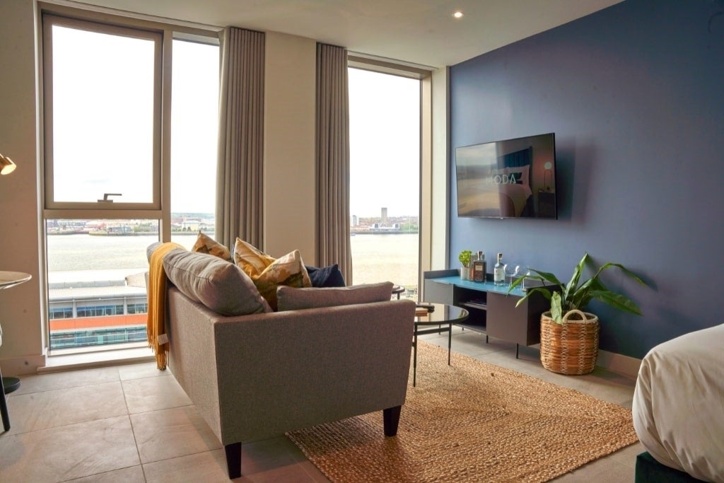 Flat William Jessop Way in Liverpool