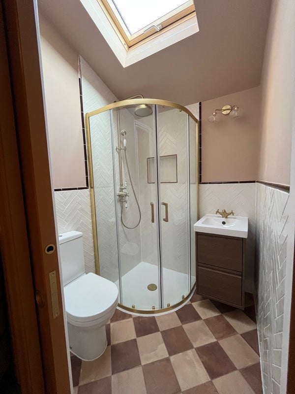 Room Queensmill Road in Greater London