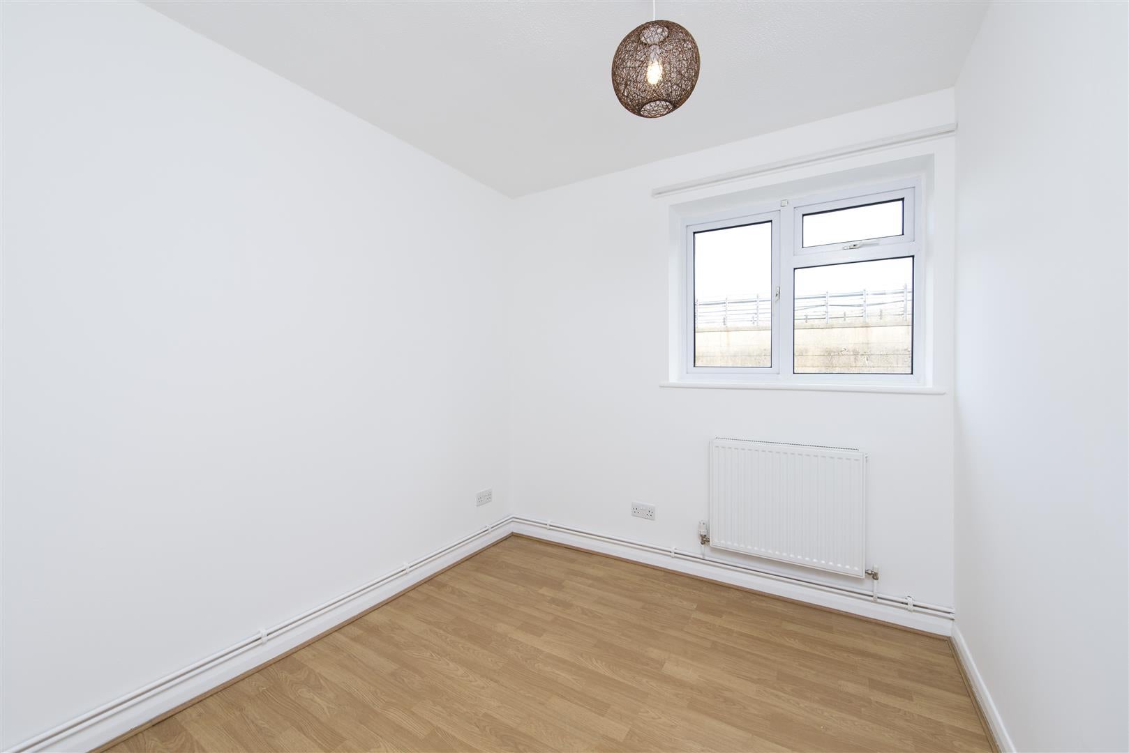 Flat Great Central Avenue in London