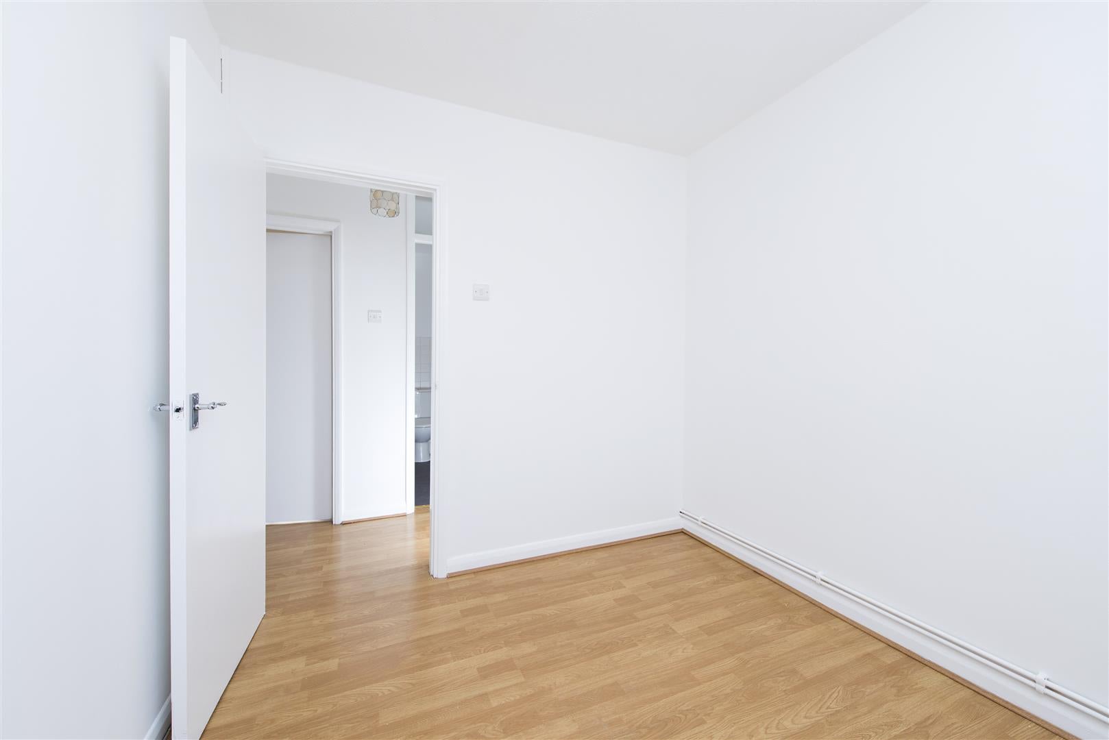 Flat Great Central Avenue in London
