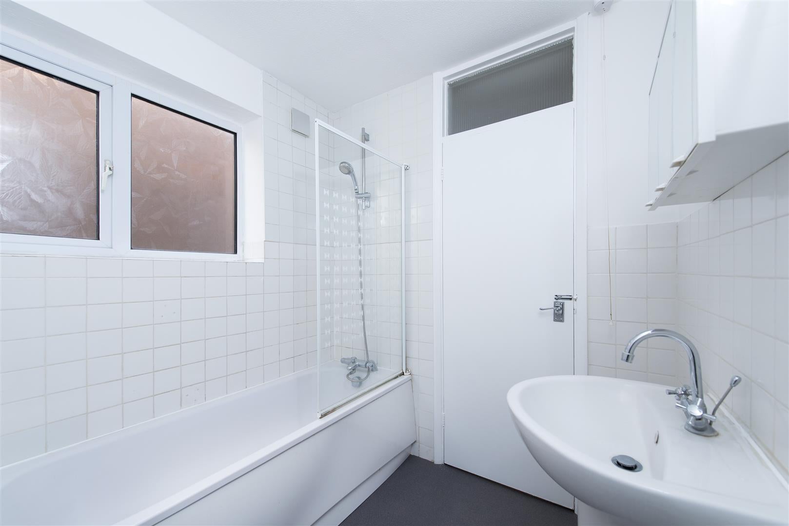 Flat Great Central Avenue in London