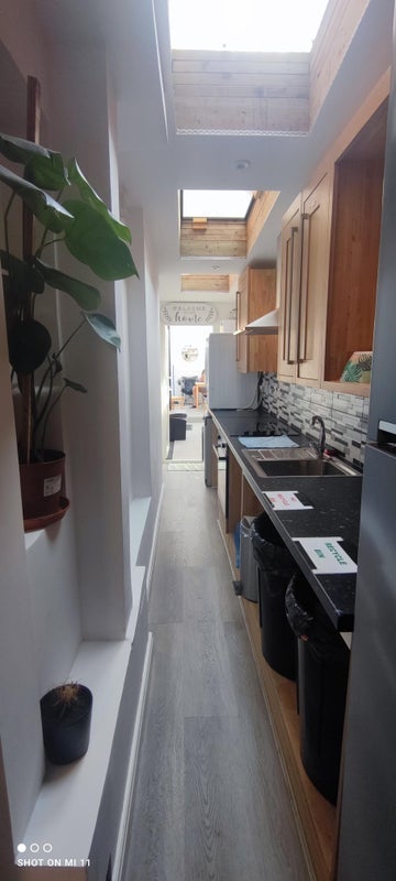 Room Harlesden Road in Greater London