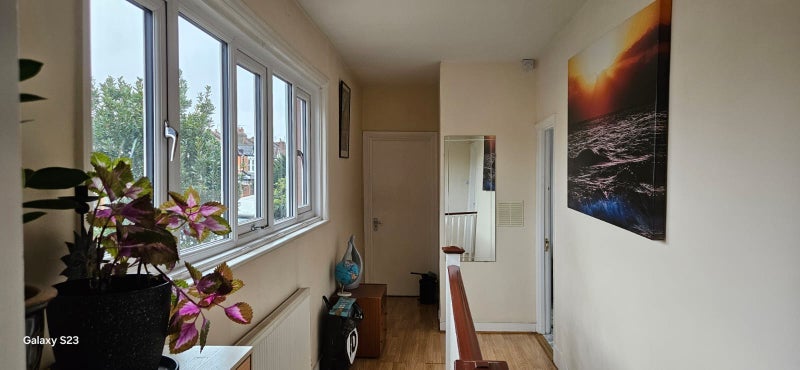 Room Harlesden Road in Greater London