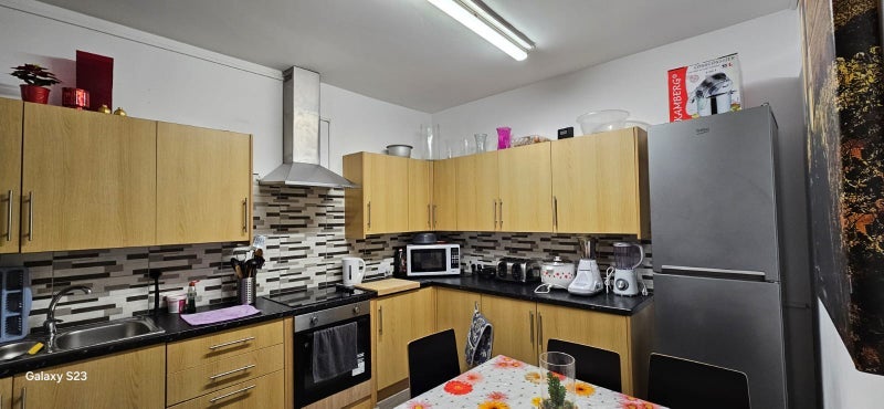 Room Harlesden Road in Greater London