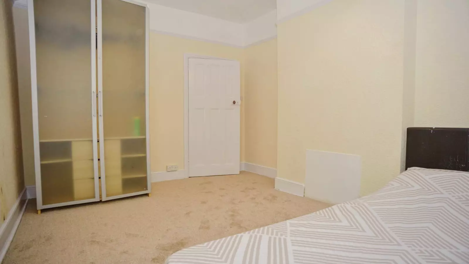 Flat Heathdene Road in Greater London