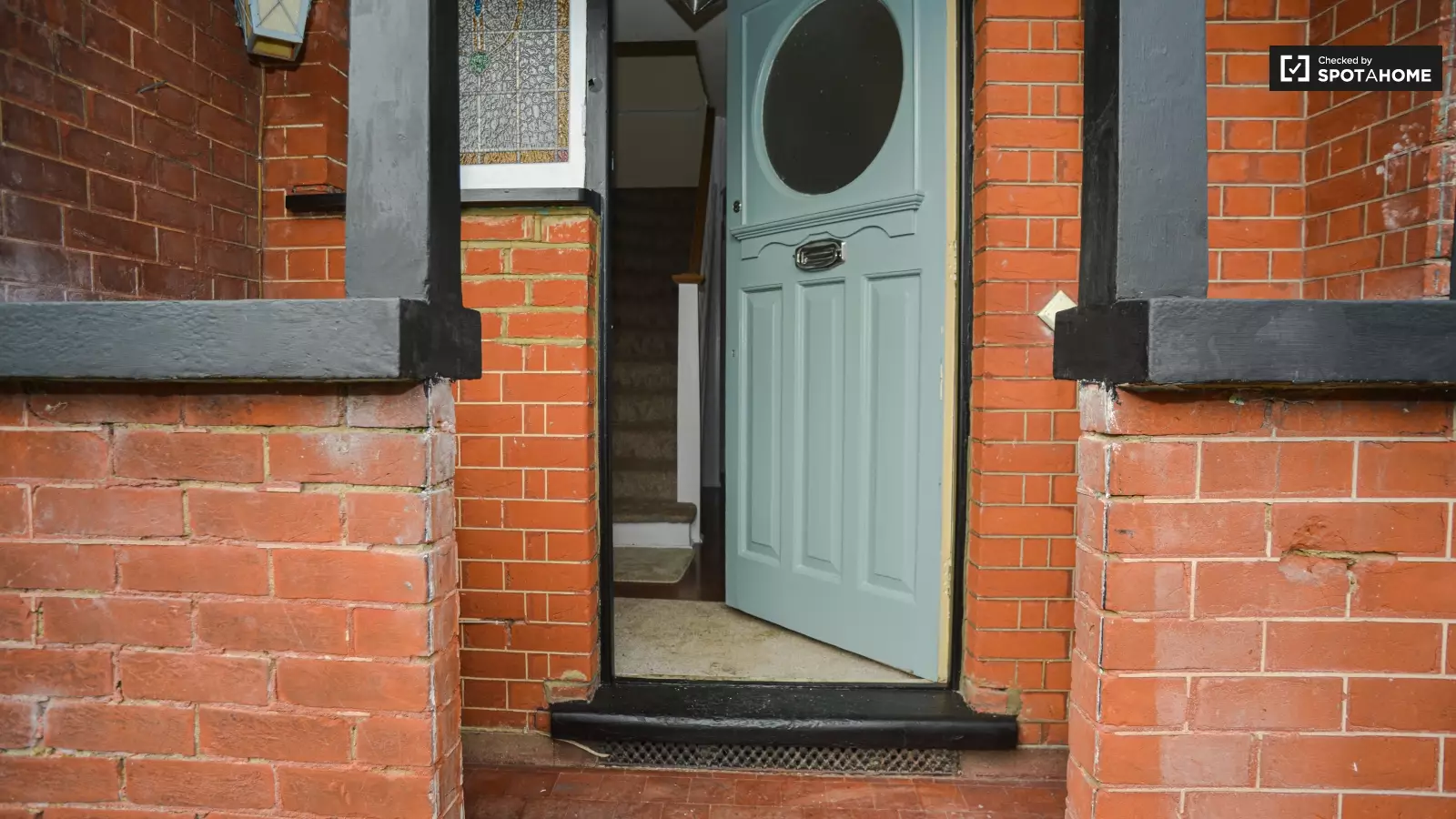 Flat Heathdene Road in Greater London