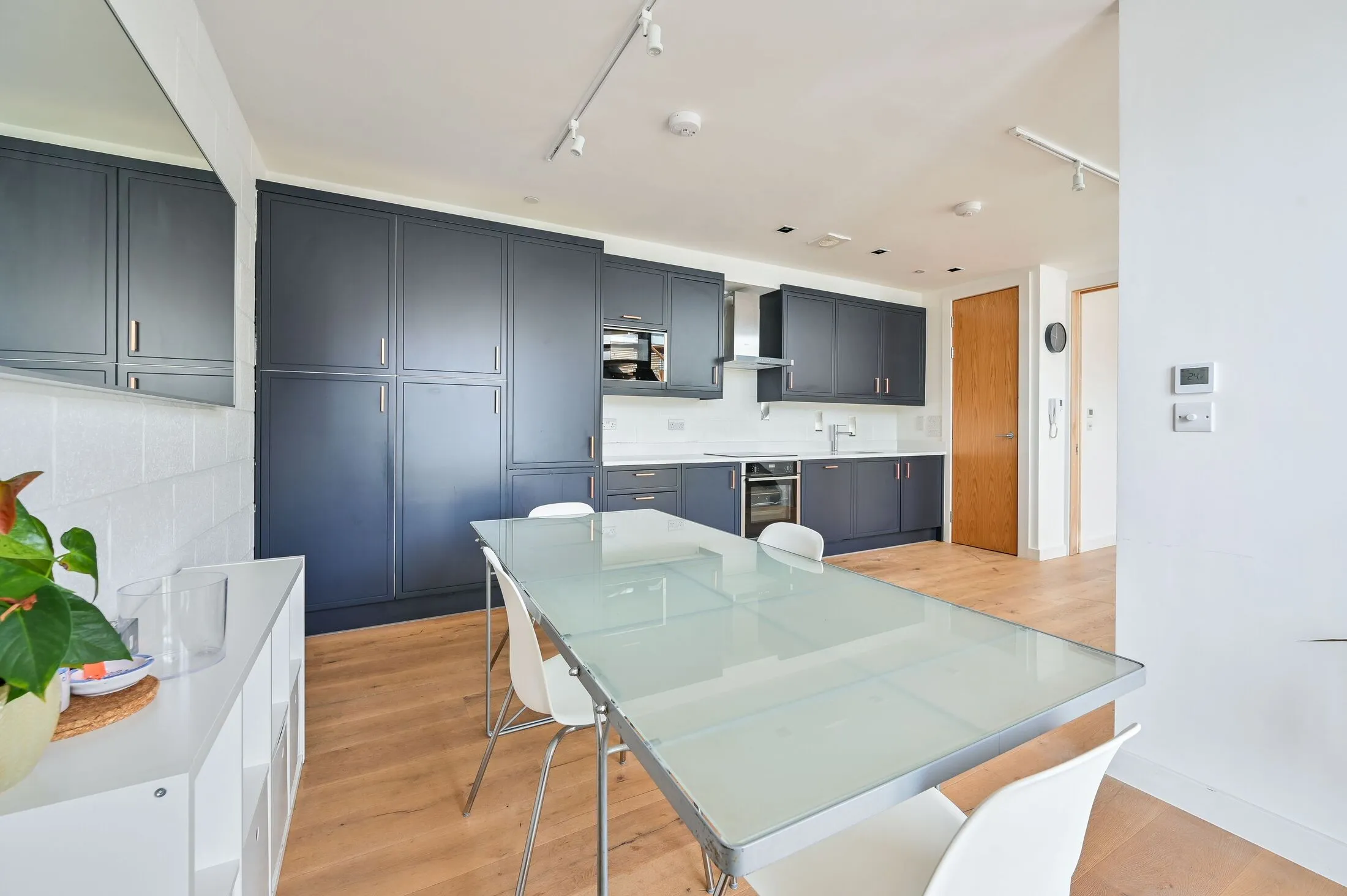 Flat Browning Street in Greater London