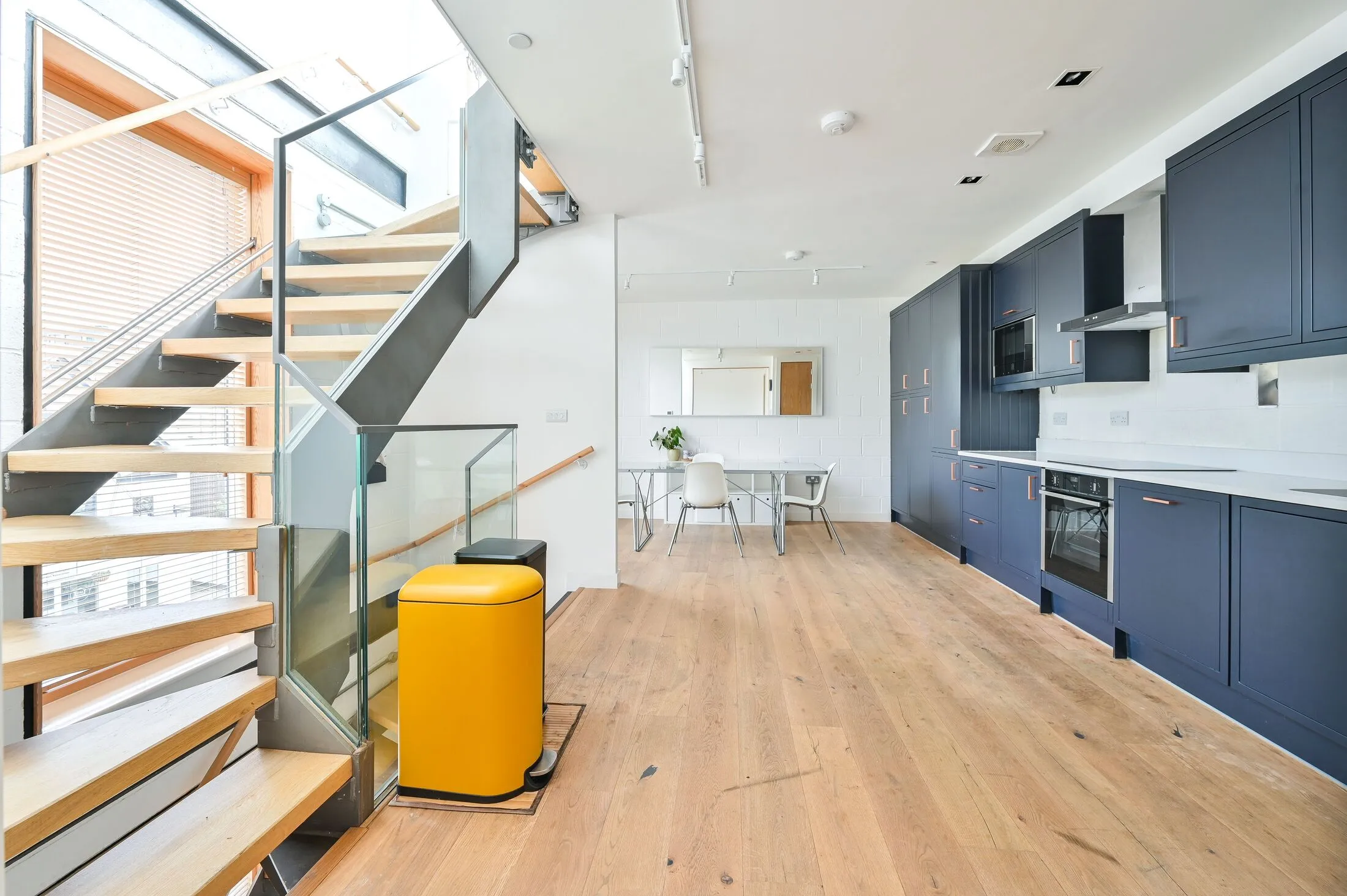 Flat Browning Street in Greater London