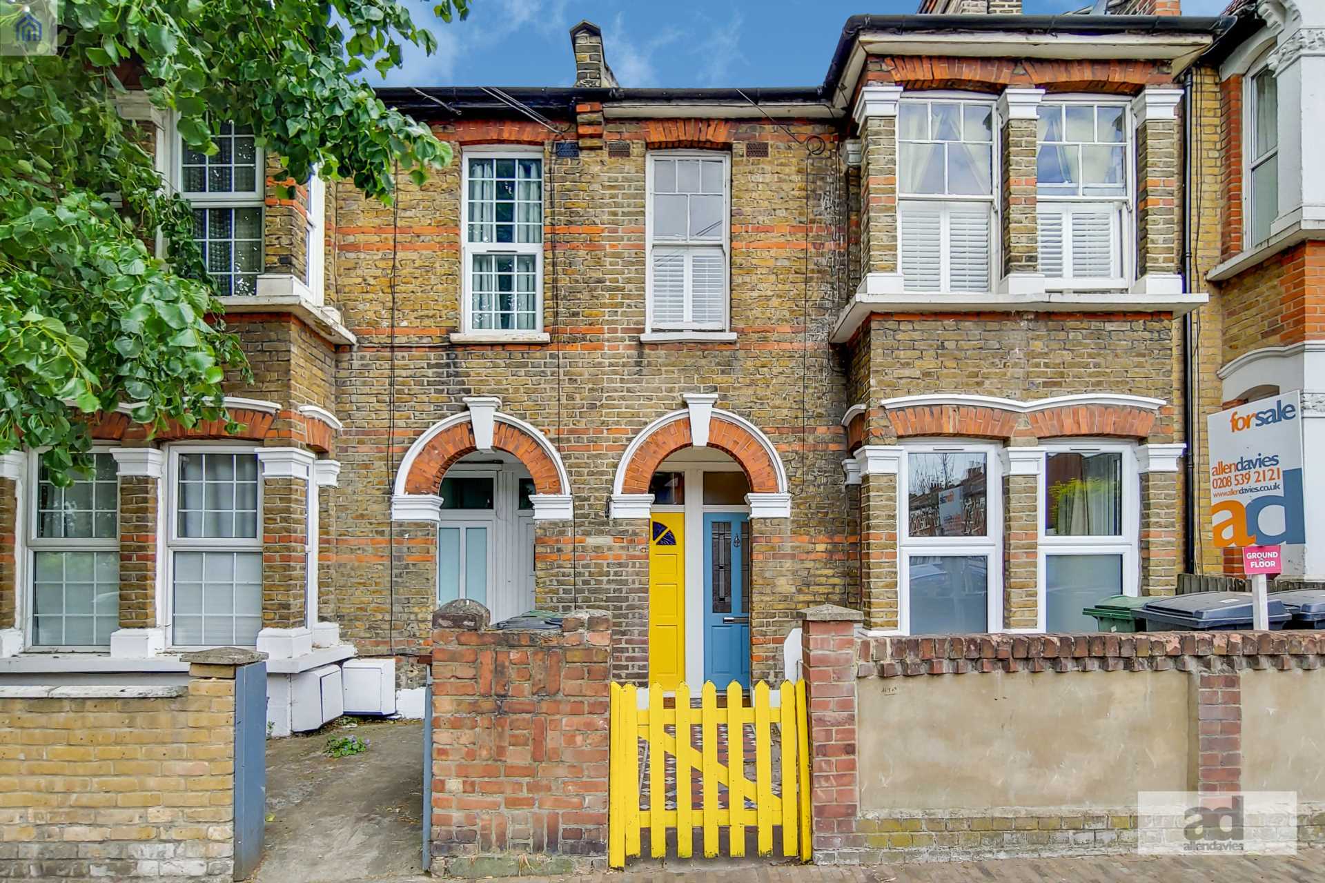 Flat Francis Road in Greater London