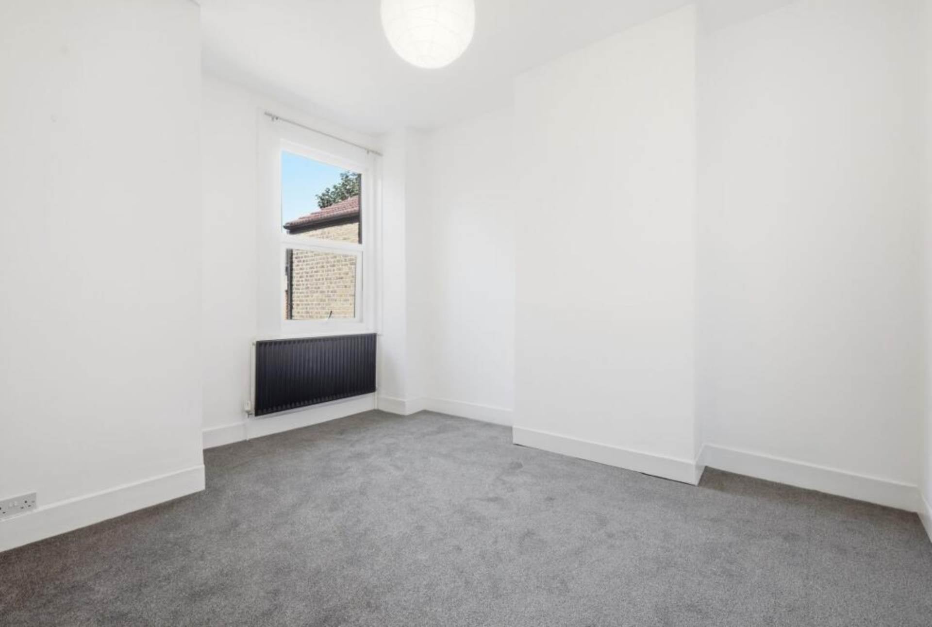 Flat Francis Road in Greater London