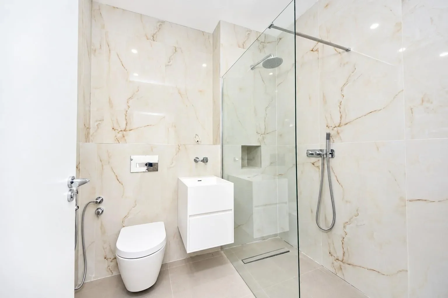 Flat Gunnersbury Drive in Greater London