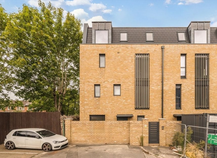House Bryanston Close in Greater London