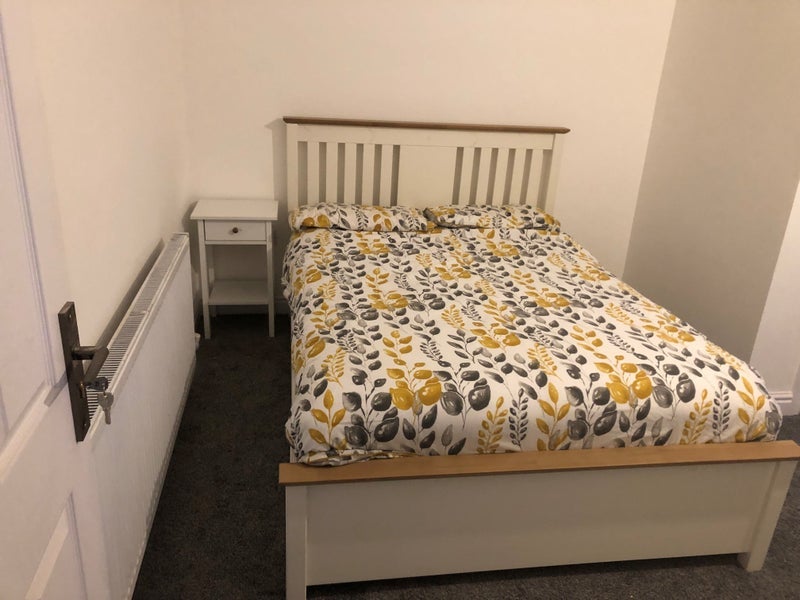 Room Middleton Road in Leeds