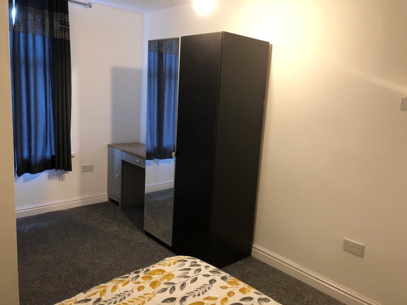 Room Middleton Road in Leeds