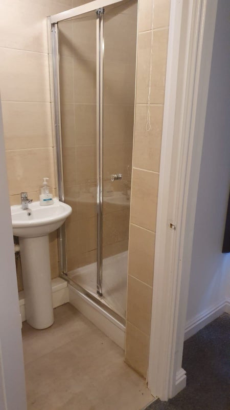 Room Middleton Road in Leeds
