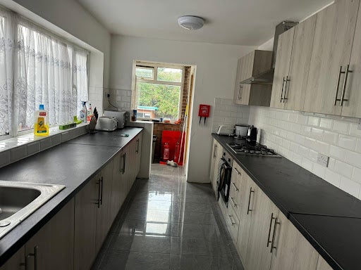 Room Keogh Road in Greater London