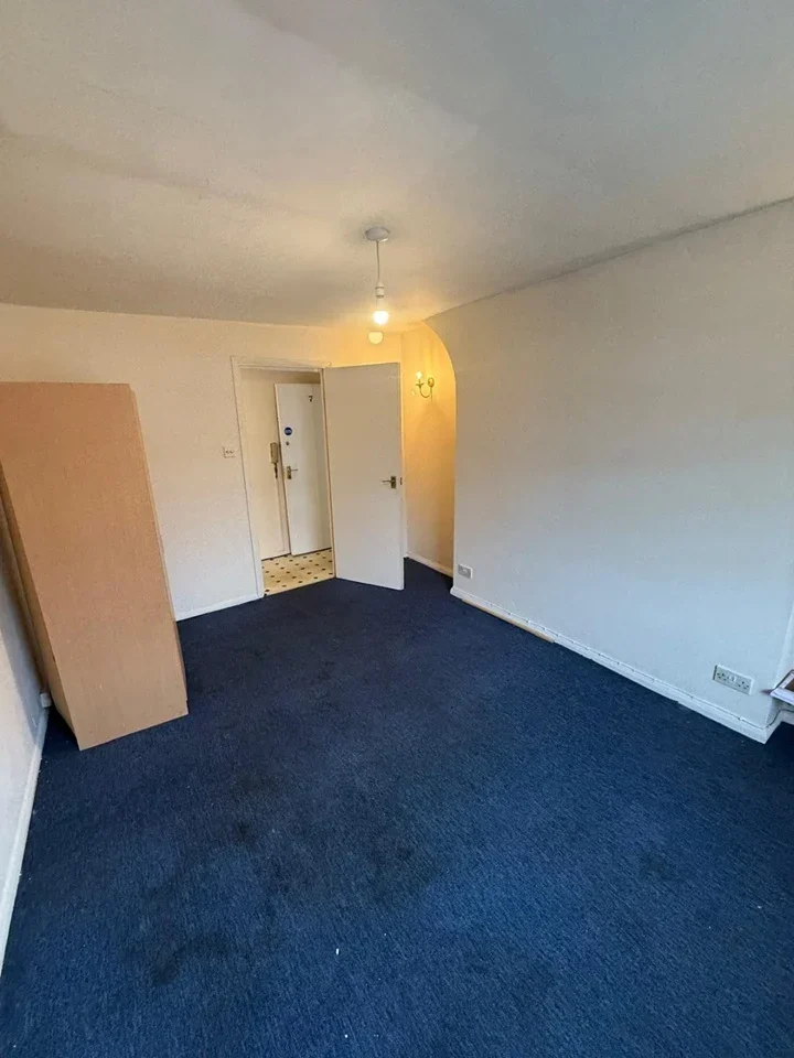 Flat Harmer Street in Gravesham