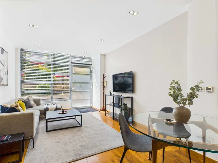Flat Bayham Street in Greater London