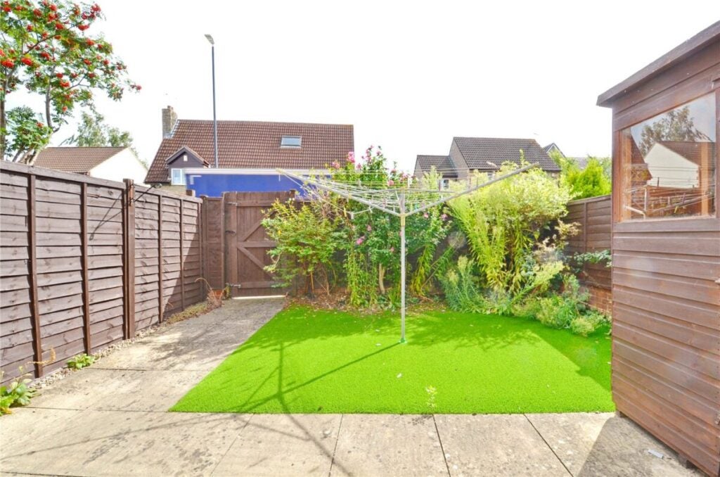 Flat Blackhorse Close in Mangotsfield Rural