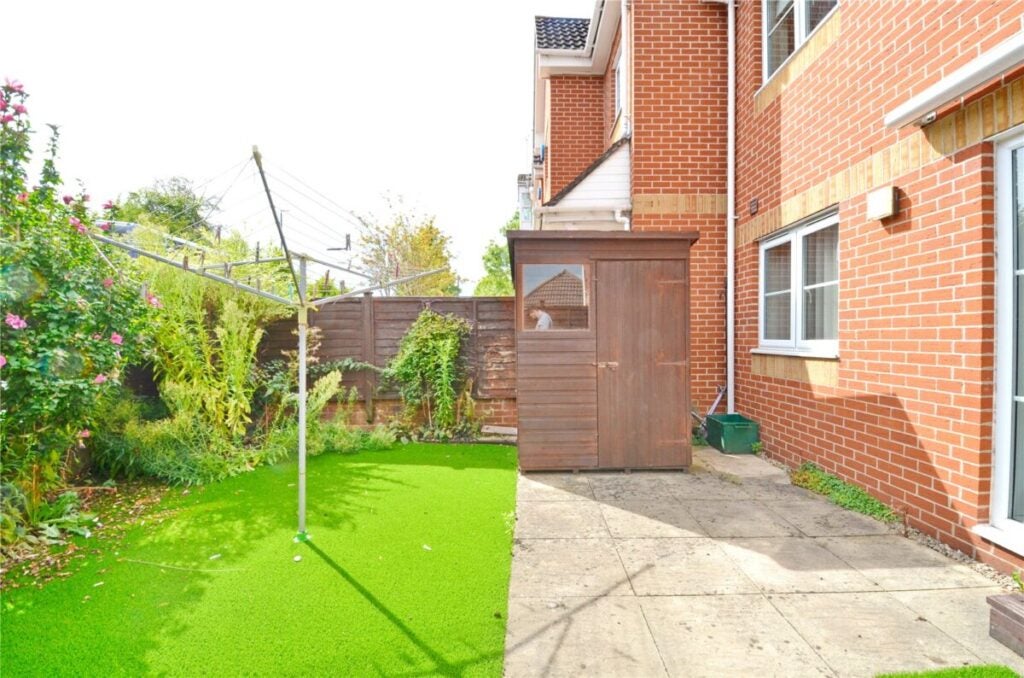 Flat Blackhorse Close in Mangotsfield Rural