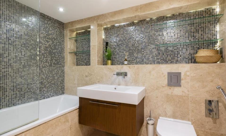 Flat Great Titchfield Street in City of Westminster